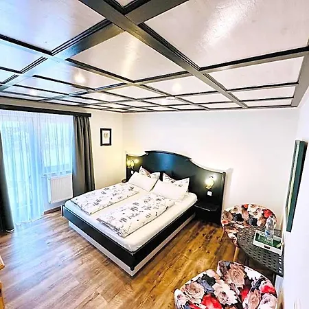 מלון Gaestehaus Buehler 3*