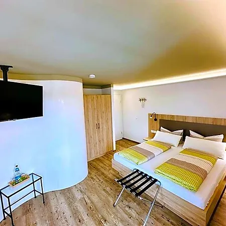 מלון Gaestehaus Buehler אוברסטדורף